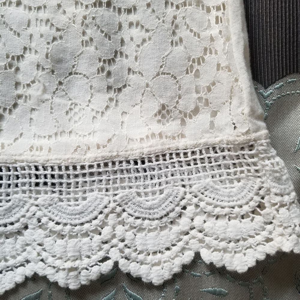 Large lace tank - Picture 2 of 5